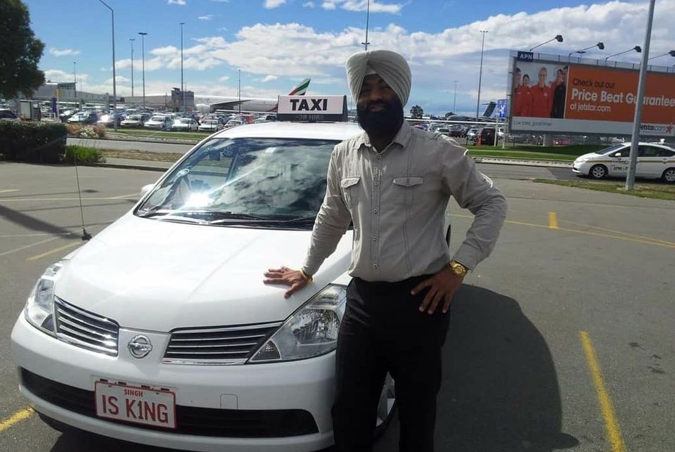 Logo of SINGH is KING TAXI
